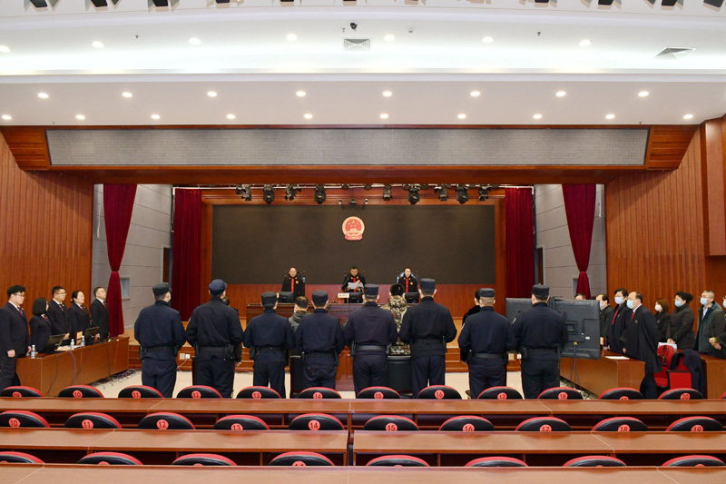 　　2020年11月20日，黑龍江省22家法院對38件黑惡勢力和“保護傘”案件集中宣判，涉案的227名被告人被判處刑罰，最高被判處無期徒刑。這是在黑龍江省牡丹江市中級人民法院拍攝的宣判現場。新華社發(fā)