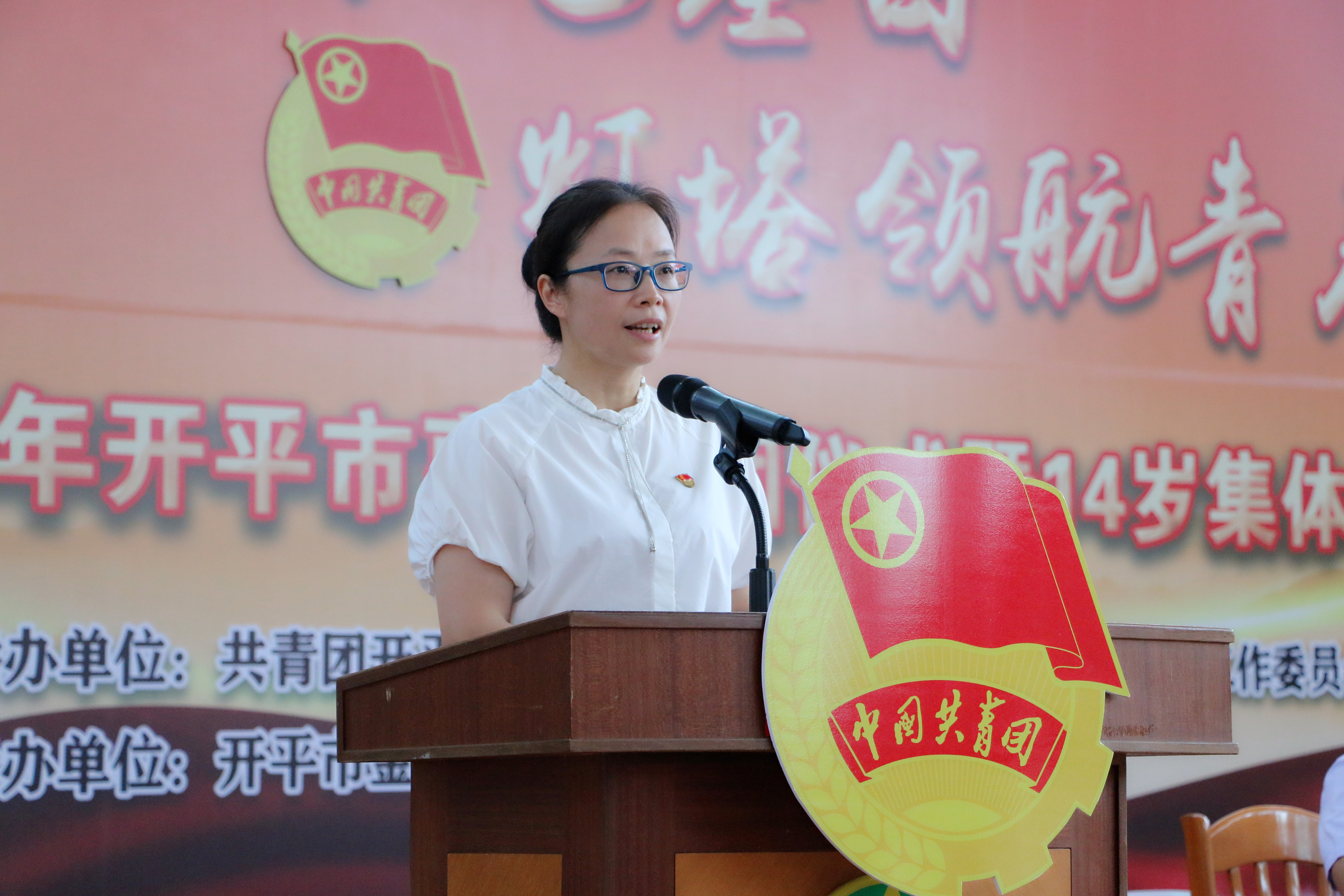 12.黨支部書記、校長鄭娟馥說明入團(tuán)意義、宣讀名單.JPG