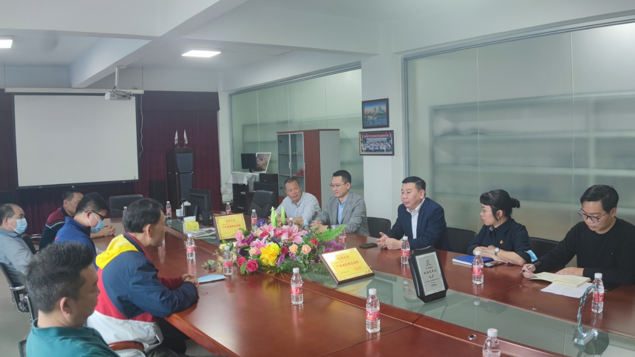 2聯(lián)合龍勝商會與轄區(qū)腳輪、汽配代表企業(yè)開展行業(yè)座談會，交流行業(yè)發(fā)展趨勢和產(chǎn)業(yè)發(fā)展升級思路.jpg