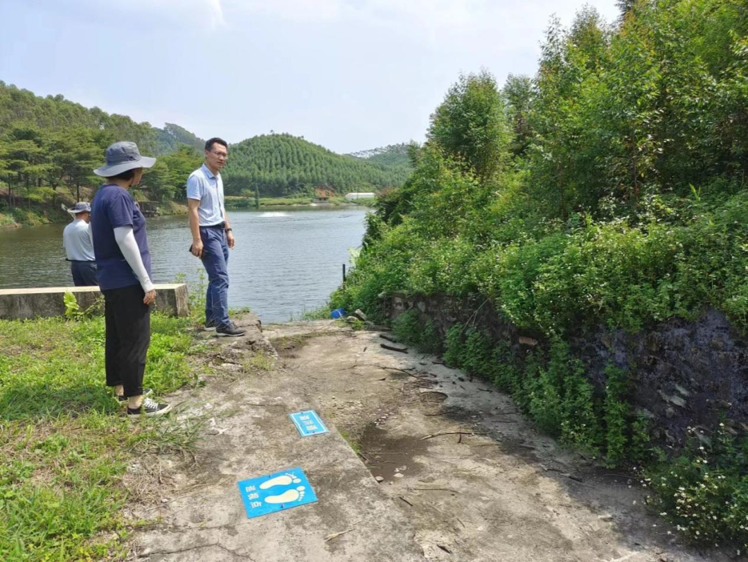 4深入排查轄區(qū)水庫、山塘，提前排洪騰出足夠庫容.png