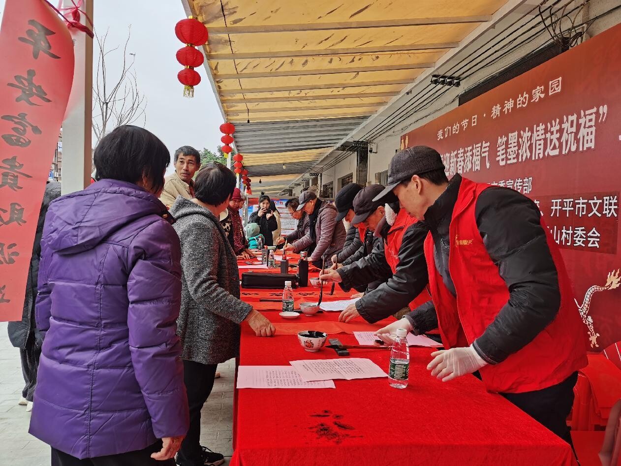 1月 百合鎮(zhèn)開展“潑墨迎春，情暖軍心”新春送春聯(lián)活動(dòng).docx_2