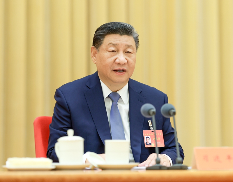 ??12月11日至12日，中央經(jīng)濟(jì)工作會議在北京舉行。中共中央總書記、國家主席、中央軍委主席習(xí)近平出席會議并發(fā)表重要講話。