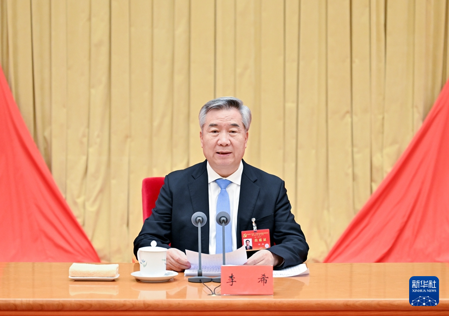 ??1月6日，中國(guó)共產(chǎn)黨第二十屆中央紀(jì)律檢查委員會(huì)第四次全體會(huì)議在北京開幕。中共中央政治局常委、中央紀(jì)律檢查委員會(huì)書記李希代表中央紀(jì)律檢查委員會(huì)常務(wù)委員會(huì)作題為《深入推進(jìn)黨風(fēng)廉政建設(shè)和反腐敗斗爭(zhēng)，以全面從嚴(yán)治黨新成效為推進(jìn)中國(guó)式現(xiàn)代化提供堅(jiān)強(qiáng)保障》的工作報(bào)告。