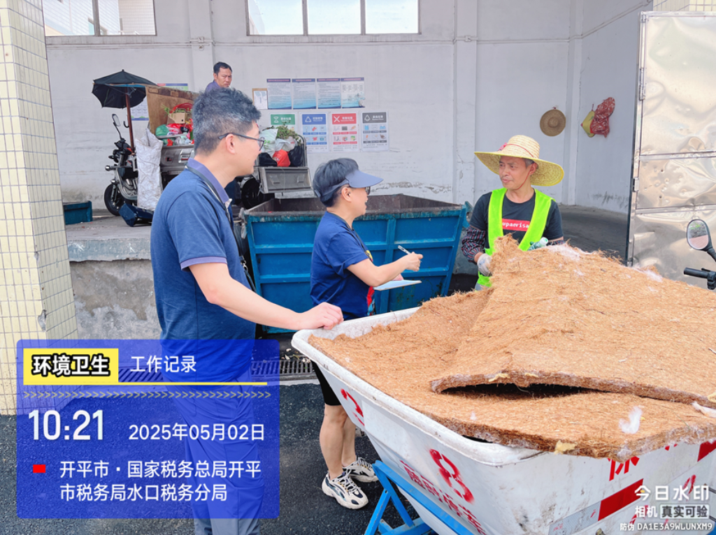 走訪基層一線   關(guān)愛(ài)環(huán)衛(wèi)工人